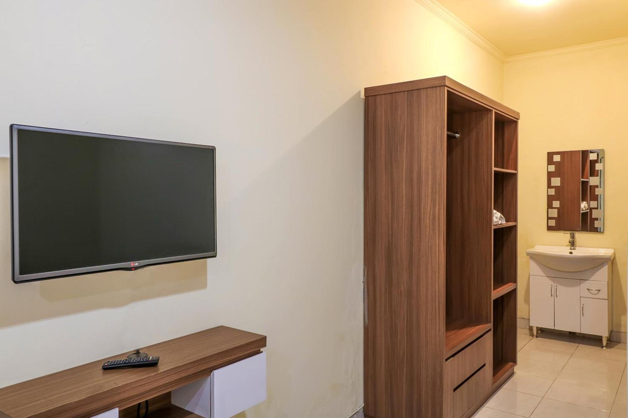 Oyo 2178 Merthan House Семіньяк Екстер'єр фото